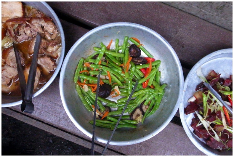 2010-7-16 下午 05-09-04-雲稜山莊豐盛晚飯.JPG